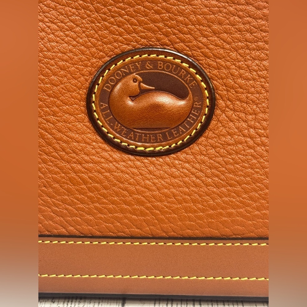 Vintage Dooney & Bourke 1980’s “British Tan”
 All Weather leather Small Hobo Bag - Picture 11 of 16